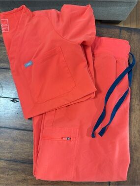 Figs Fiery Coral Scrub Set with Navy Drawstrings